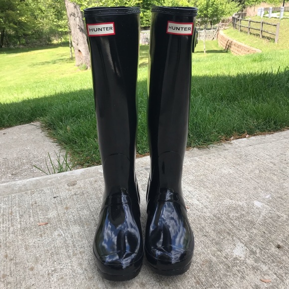 Hunter’s Original Black Tall Gloss Rain Boots - Picture 2 of 6